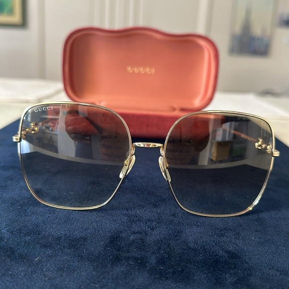 ✨✨Luxury Designer GUCCI SUNGLASSES FOR SALE !
ORIGINAL I DONT  HAVE THE RECEIPT✨ - Picture 4 of 15
